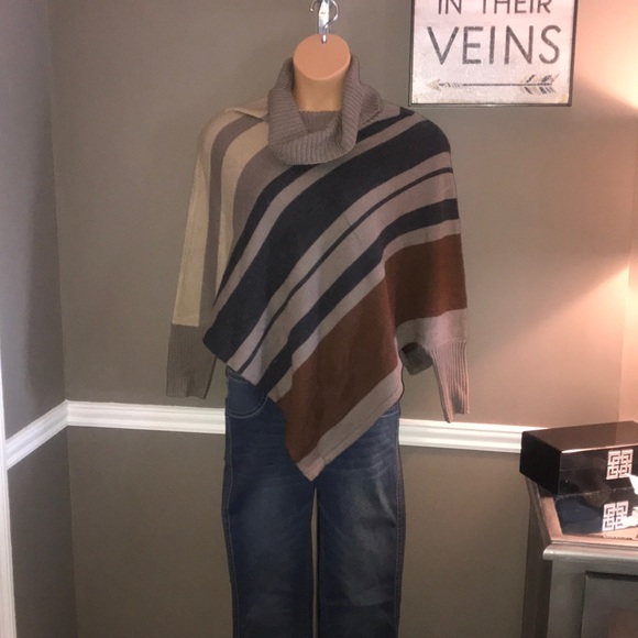 Poncho - Picture 2 of 3